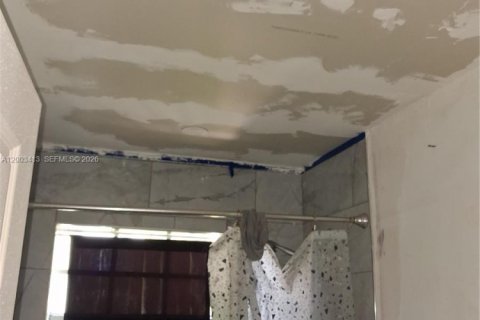 Villa ou maison à vendre à Miami, Floride: 2 chambres, 113.9 m2 № 2066615 - photo 13