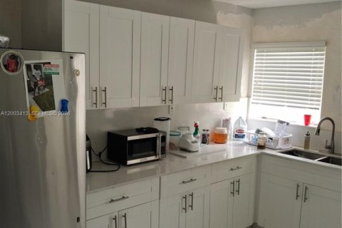 Villa ou maison à vendre à Miami, Floride: 2 chambres, 113.9 m2 № 2066615 - photo 8