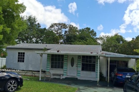 Villa ou maison à vendre à Miami, Floride: 2 chambres, 113.9 m2 № 2066615 - photo 1