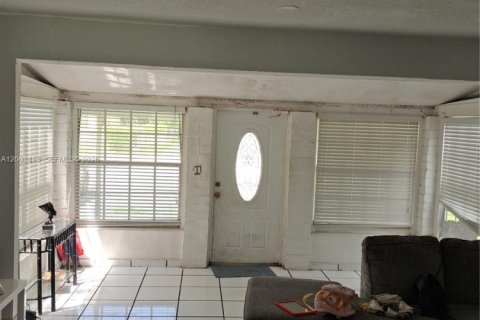 Villa ou maison à vendre à Miami, Floride: 2 chambres, 113.9 m2 № 2066615 - photo 9