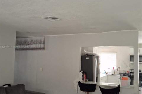 Villa ou maison à vendre à Miami, Floride: 2 chambres, 113.9 m2 № 2066615 - photo 10