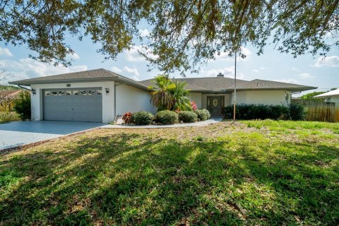 House in Port St. Lucie, Florida 3 bedrooms, 187.94 sq.m. № 2263899