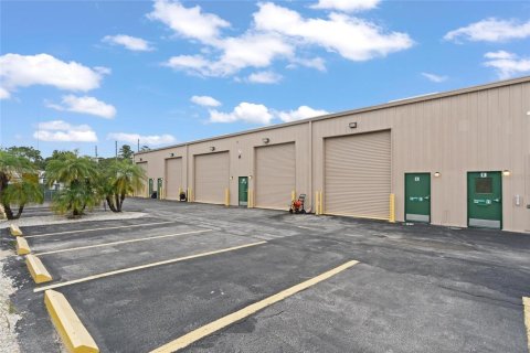 Commercial property in Tarpon Springs, Florida 620.12 sq.m. № 2239171 - photo 4