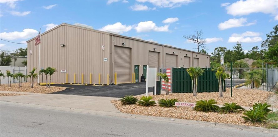 Commercial property in Tarpon Springs, Florida 620.12 sq.m. № 2239171