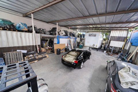 Propiedad comercial en venta en Miami, Florida № 1671084 - foto 22