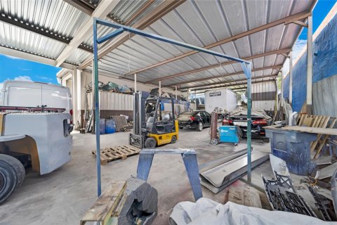 Propiedad comercial en venta en Miami, Florida № 1671084 - foto 27