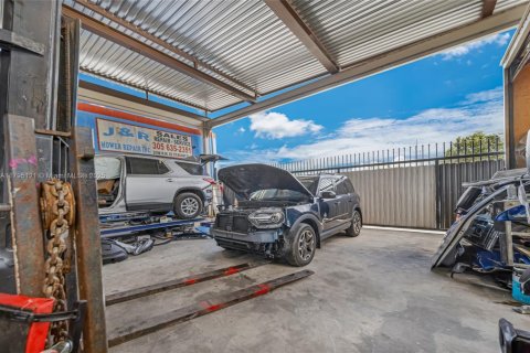 Propiedad comercial en venta en Miami, Florida № 1671084 - foto 30