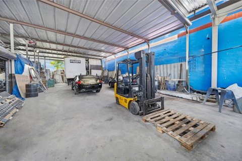 Propiedad comercial en venta en Miami, Florida № 1671084 - foto 29