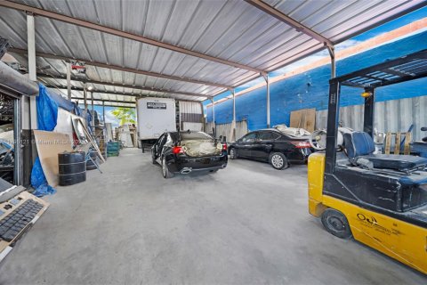 Propiedad comercial en venta en Miami, Florida № 1671084 - foto 26