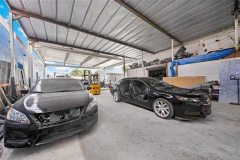 Propiedad comercial en venta en Miami, Florida № 1671084 - foto 25