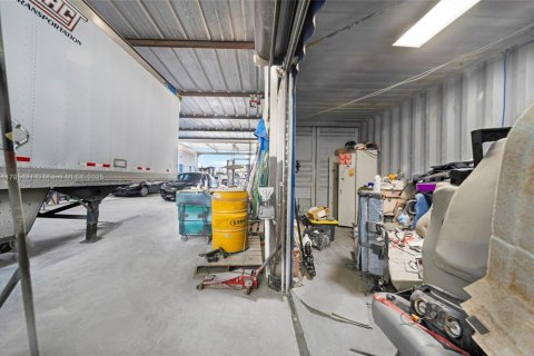 Propiedad comercial en venta en Miami, Florida № 1671084 - foto 23