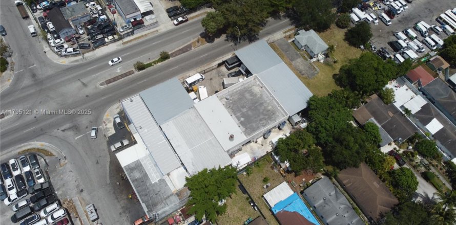 Propiedad comercial en Miami, Florida № 1671084