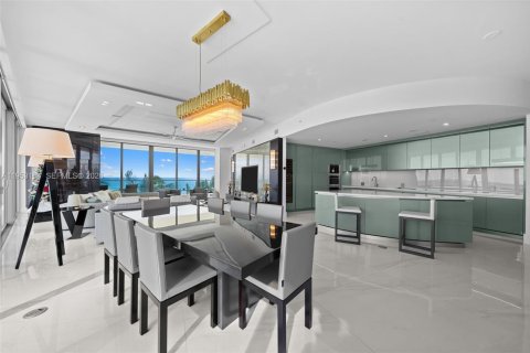 Купить кондоминиум в Санни-Айлс-Бич, Флорида 4 спальни, 280.01м2, № 2008989 - фото 3