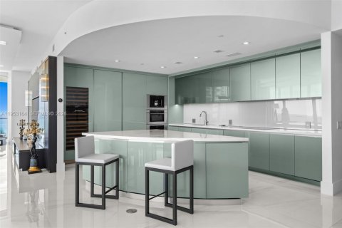 Купить кондоминиум в Санни-Айлс-Бич, Флорида 4 спальни, 280.01м2, № 2008989 - фото 4