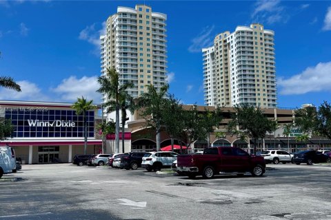 Condo in Hallandale Beach, Florida, 1 bedroom  № 1834143 - photo 11