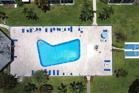 Condo in Hallandale Beach, Florida, 1 bedroom  № 1834143 - photo 9
