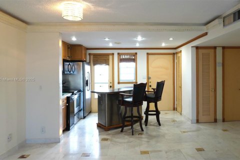 Condo in Hallandale Beach, Florida, 1 bedroom  № 1834143 - photo 4