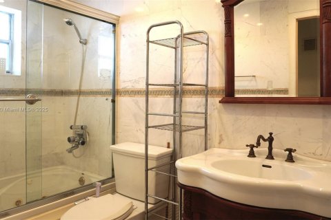 Condo in Hallandale Beach, Florida, 1 bedroom  № 1834143 - photo 8