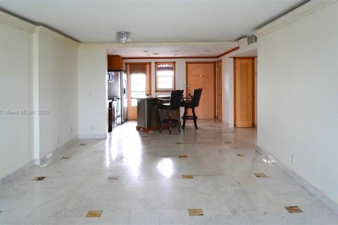 Condo in Hallandale Beach, Florida, 1 bedroom  № 1834143 - photo 3