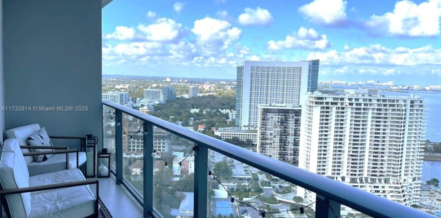 Condominio en Miami, Florida, 1 dormitorio  № 1672345