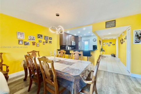 Condo in Pompano Beach, Florida, 3 bedrooms № 2185897 - photo 13