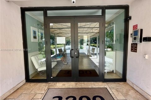 Condo in Pompano Beach, Florida, 3 bedrooms № 2185897 - photo 3
