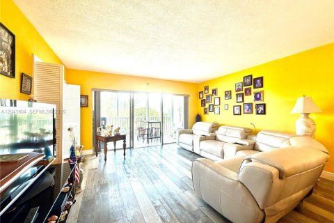 Condo in Pompano Beach, Florida, 3 bedrooms № 2185897 - photo 14