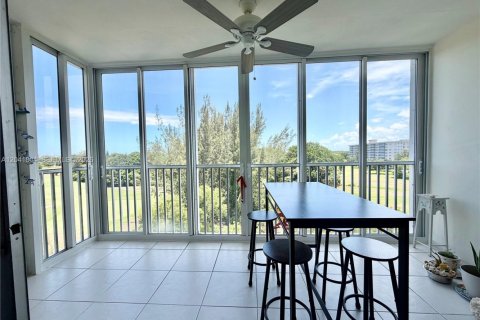 Condo in Pompano Beach, Florida, 3 bedrooms № 2185897 - photo 17