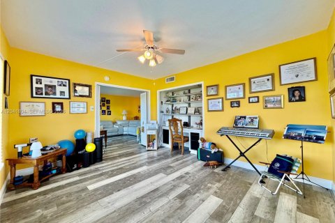 Condo in Pompano Beach, Florida, 3 bedrooms № 2185897 - photo 23