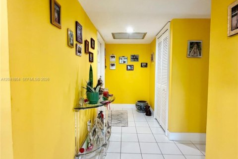 Condo in Pompano Beach, Florida, 3 bedrooms № 2185897 - photo 6