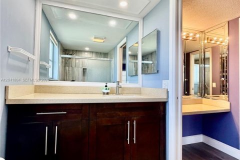 Condo in Pompano Beach, Florida, 3 bedrooms № 2185897 - photo 30
