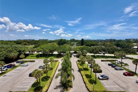 Condo in Pompano Beach, Florida, 3 bedrooms № 2185897 - photo 5