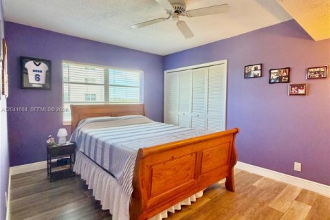 Condo in Pompano Beach, Florida, 3 bedrooms № 2185897 - photo 27