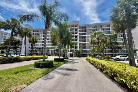 Condo in Pompano Beach, Florida, 3 bedrooms  № 2185897