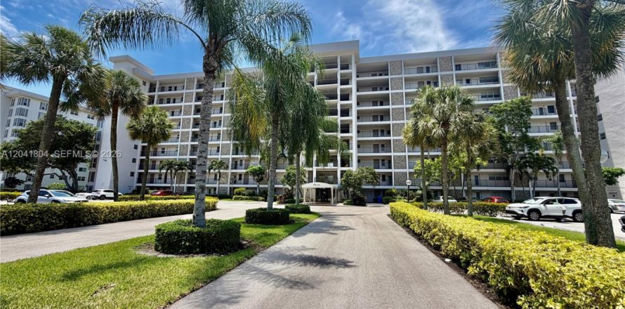 Condo in Pompano Beach, Florida, 3 bedrooms № 2185897