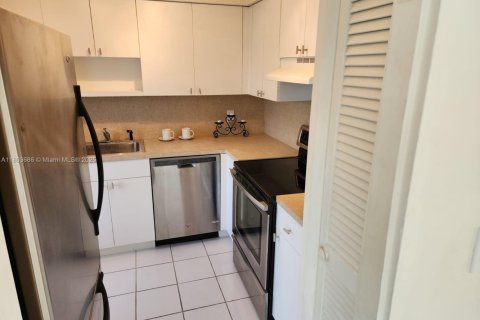 Condo in Deerfield Beach, Florida, 2 bedrooms  № 1688995 - photo 5