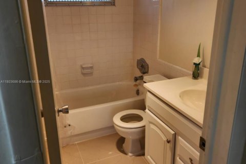 Condo in Deerfield Beach, Florida, 2 bedrooms  № 1688995 - photo 24