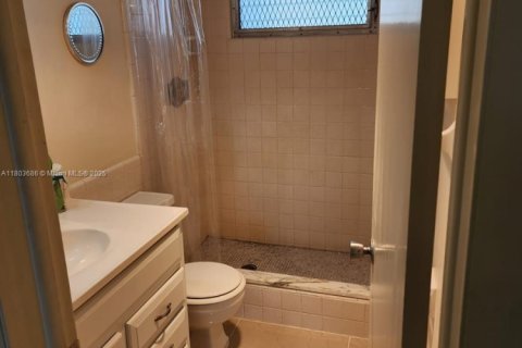 Condo in Deerfield Beach, Florida, 2 bedrooms  № 1688995 - photo 10