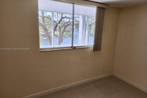 Condo in Deerfield Beach, Florida, 2 bedrooms  № 1688995 - photo 9