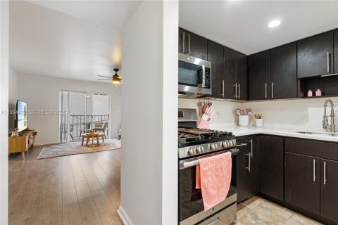 Condominio en venta en Miami Beach, Florida, 1 dormitorio, 57.13 m2 № 2090556 - foto 10
