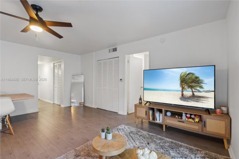 Condominio en venta en Miami Beach, Florida, 1 dormitorio, 57.13 m2 № 2090556 - foto 5