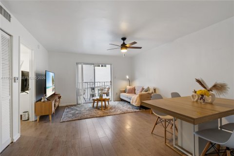 Condominio en venta en Miami Beach, Florida, 1 dormitorio, 57.13 m2 № 2090556 - foto 3