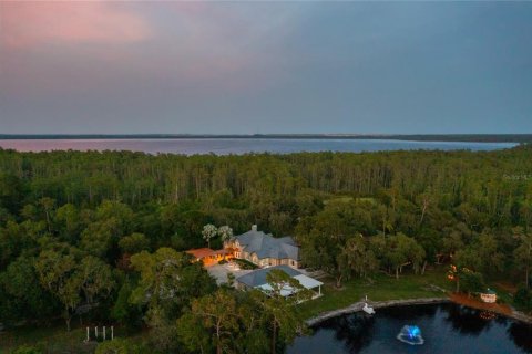 House in Clermont, Florida 12 bedrooms, 878.39 sq.m. № 1765099 - photo 1
