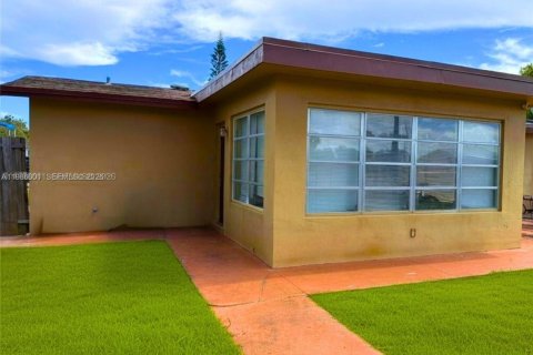 House in Fort Lauderdale, Florida 3 bedrooms, 125.51 sq.m. № 2048336 - photo 24