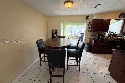 House in Fort Lauderdale, Florida 3 bedrooms, 125.51 sq.m. № 2048336 - photo 8