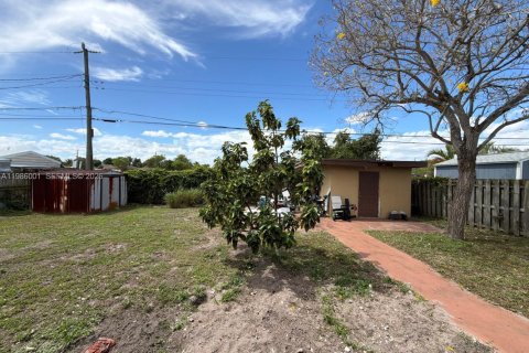 House in Fort Lauderdale, Florida 3 bedrooms, 125.51 sq.m. № 2048336 - photo 28