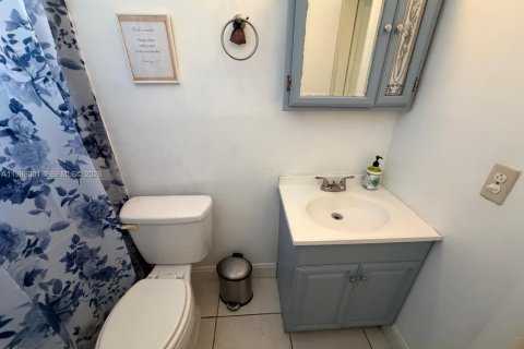 House in Fort Lauderdale, Florida 3 bedrooms, 125.51 sq.m. № 2048336 - photo 21