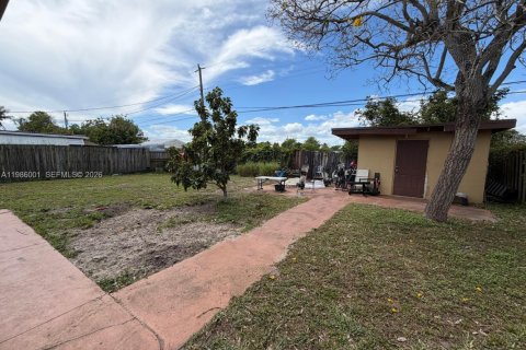 House in Fort Lauderdale, Florida 3 bedrooms, 125.51 sq.m. № 2048336 - photo 25