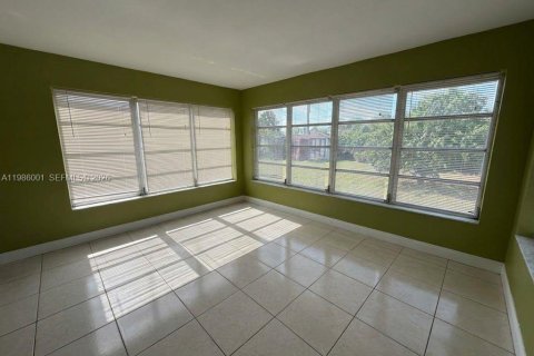 House in Fort Lauderdale, Florida 3 bedrooms, 125.51 sq.m. № 2048336 - photo 4