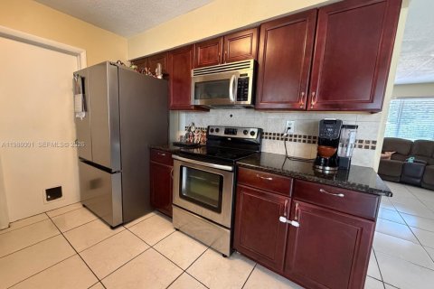 House in Fort Lauderdale, Florida 3 bedrooms, 125.51 sq.m. № 2048336 - photo 12